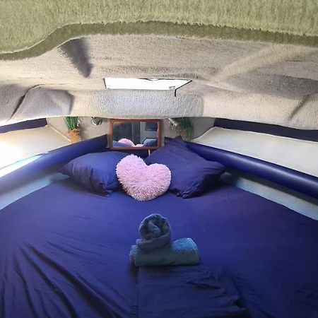 Boat To Sleep In Barcelona Hotel Сант Адриа де Бесос Екстериор снимка