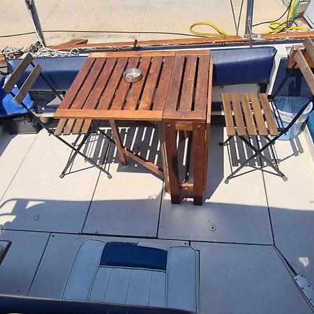 Boat To Sleep In Barcelona Hotel Сант Адриа де Бесос Екстериор снимка