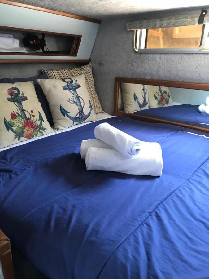 Boat To Sleep In Barcelona Hotel Сант Адриа де Бесос Екстериор снимка