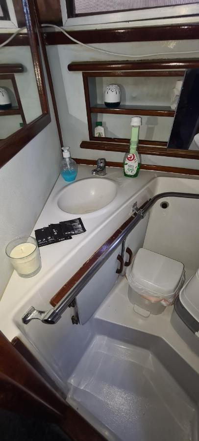 Boat To Sleep In Barcelona Hotel Сант Адриа де Бесос Екстериор снимка