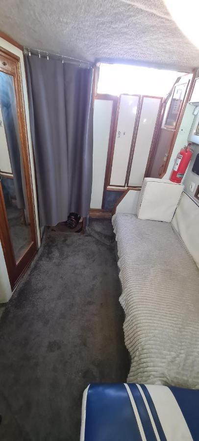 Boat To Sleep In Barcelona Hotel Сант Адриа де Бесос Екстериор снимка