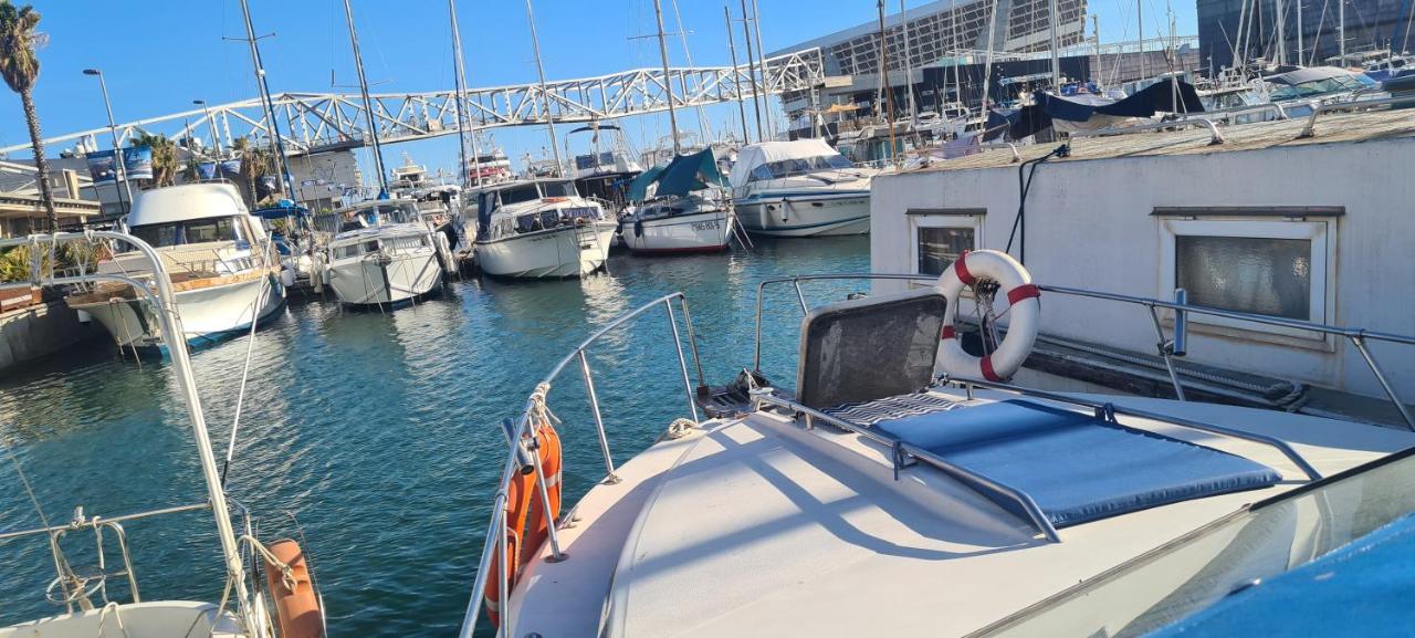 Boat To Sleep In Barcelona Hotel Сант Адриа де Бесос Екстериор снимка