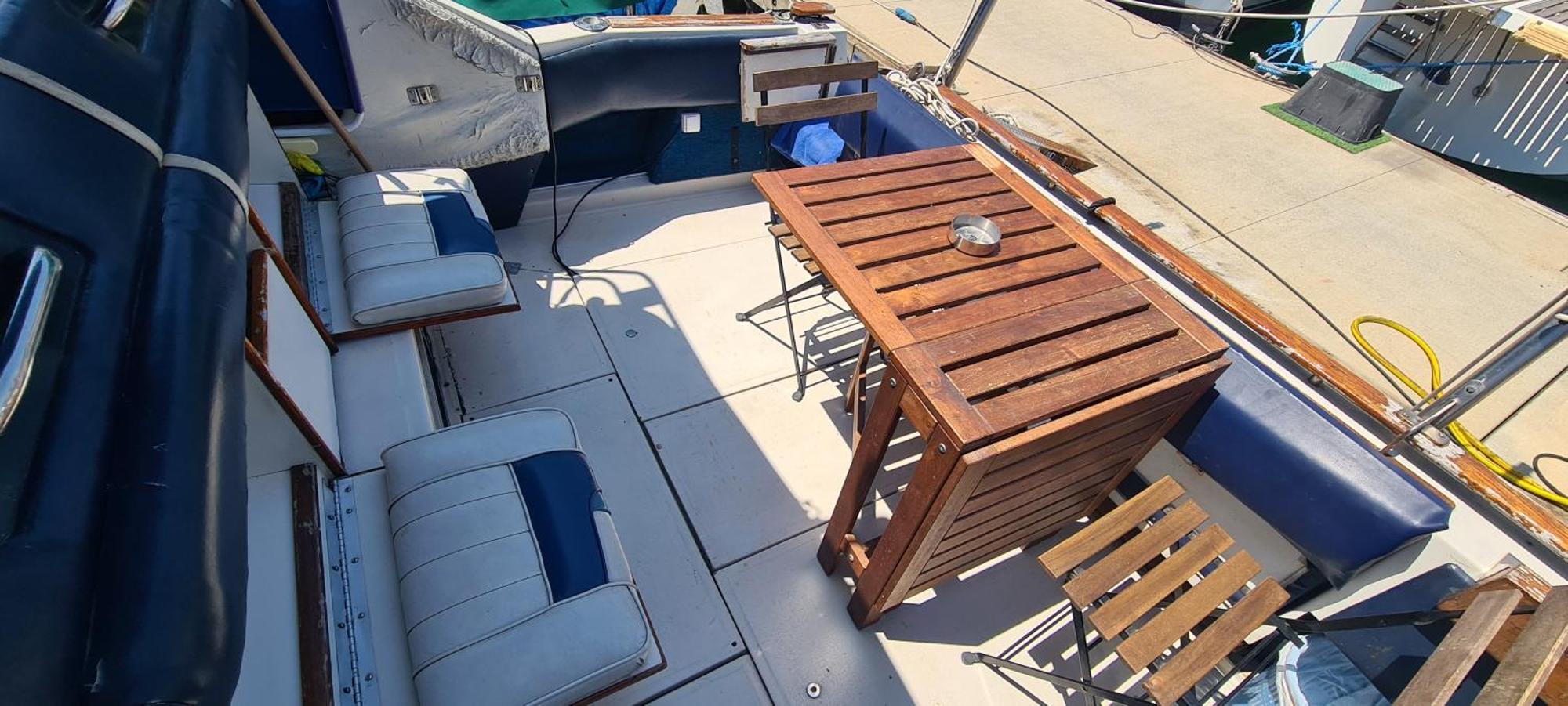 Boat To Sleep In Barcelona Hotel Сант Адриа де Бесос Екстериор снимка