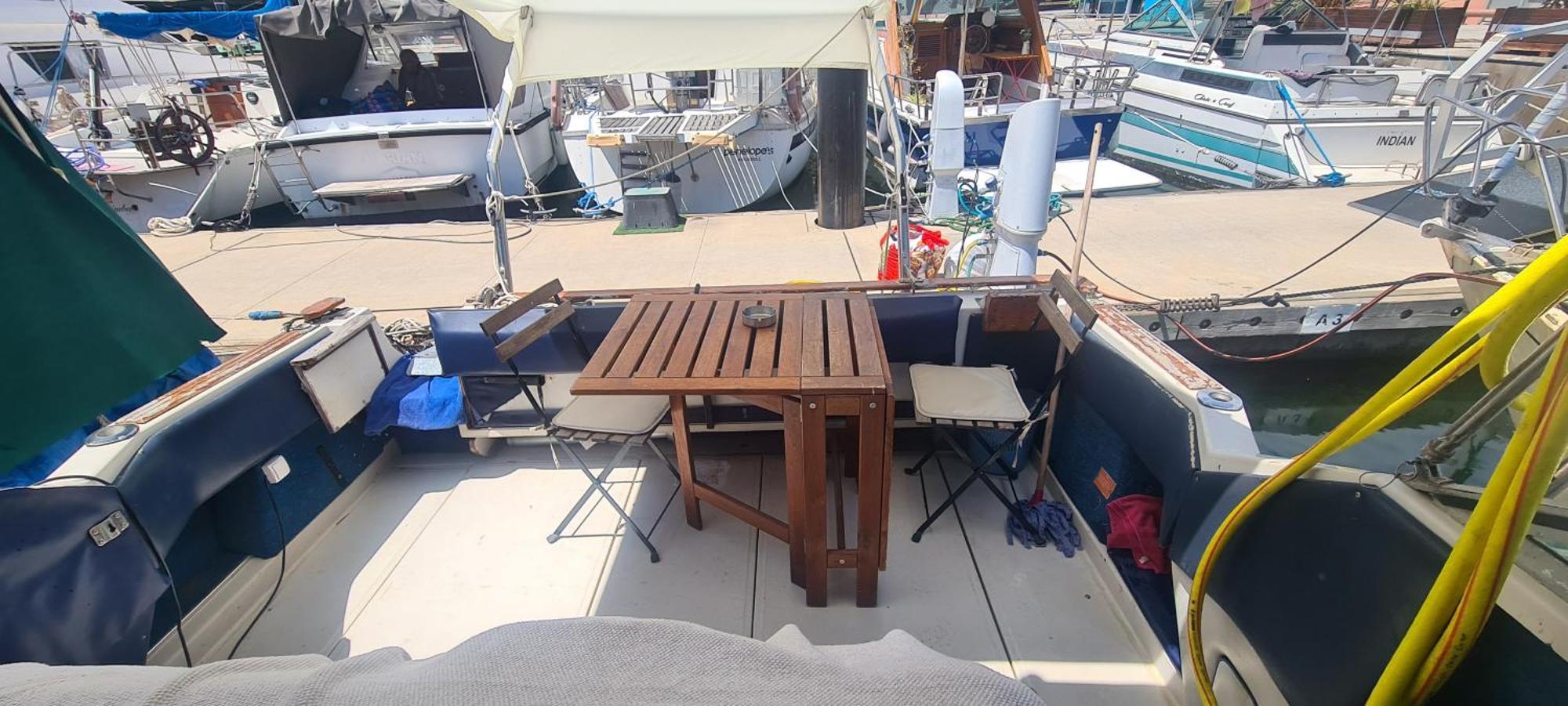 Boat To Sleep In Barcelona Hotel Сант Адриа де Бесос Екстериор снимка